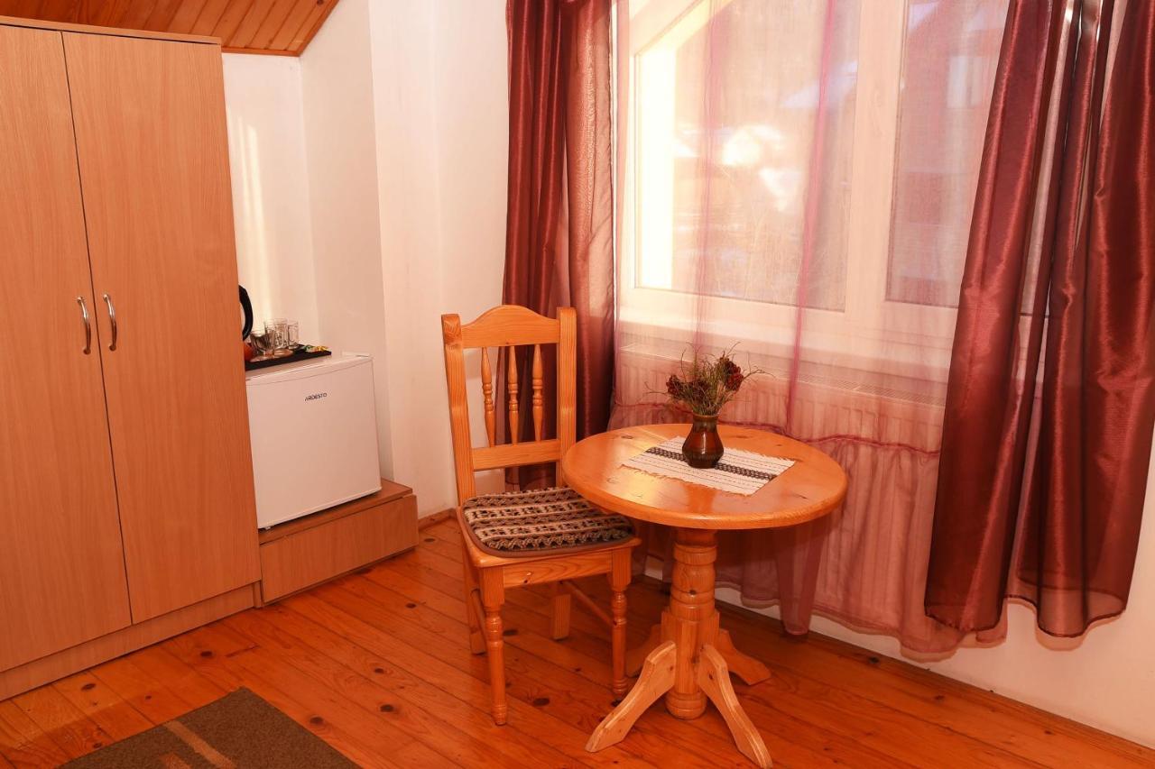 Oskolok Dovbusha Mini-Hotel Yaremche Exterior photo