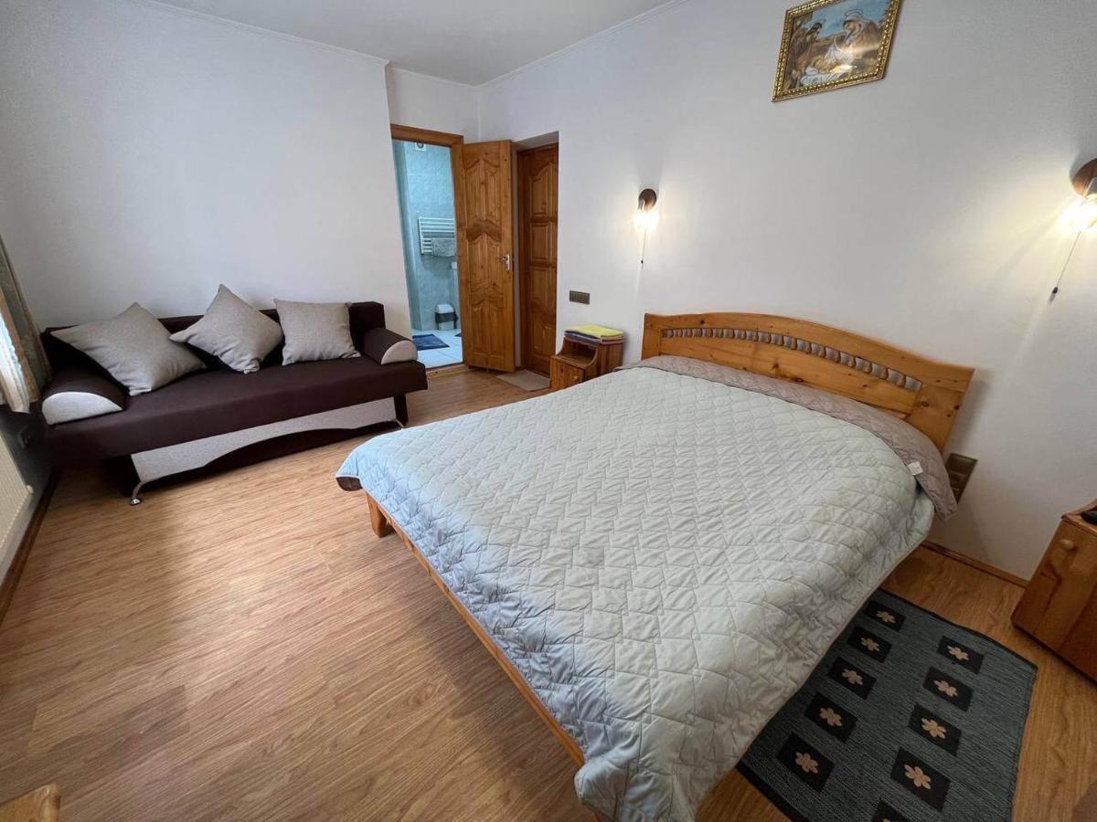 Oskolok Dovbusha Mini-Hotel Yaremche Exterior photo