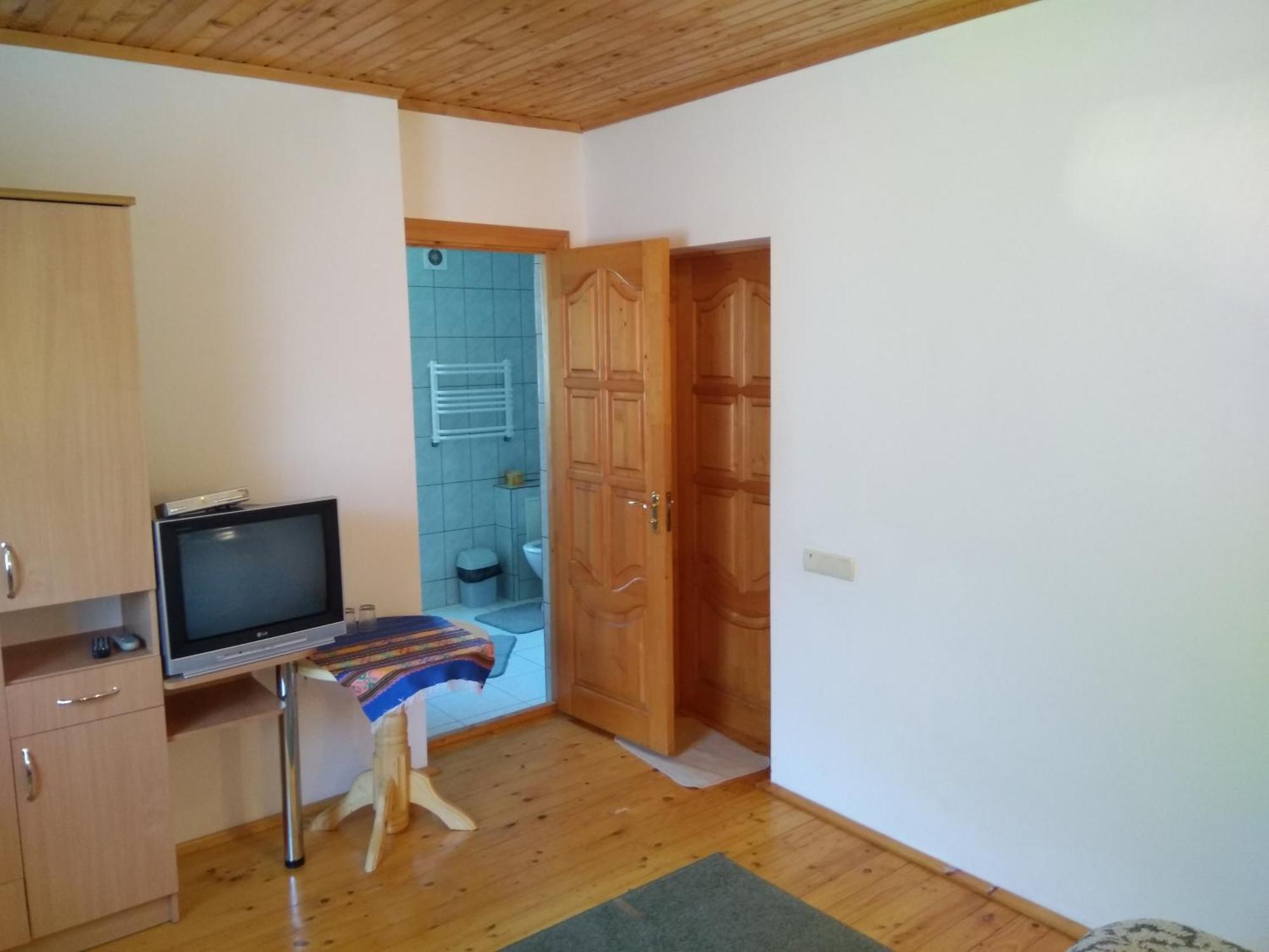 Oskolok Dovbusha Mini-Hotel Yaremche Room photo