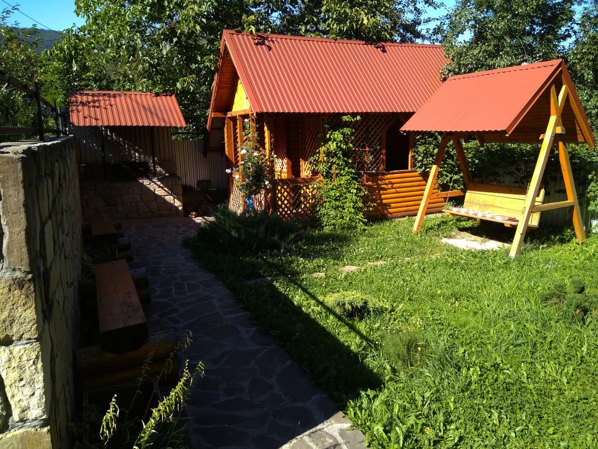 Oskolok Dovbusha Mini-Hotel Yaremche Exterior photo
