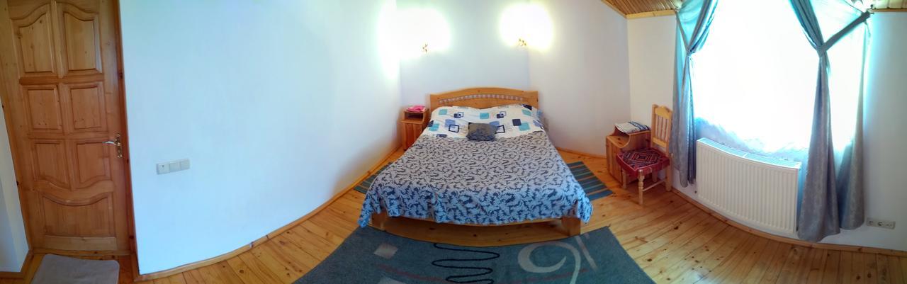 Oskolok Dovbusha Mini-Hotel Yaremche Room photo